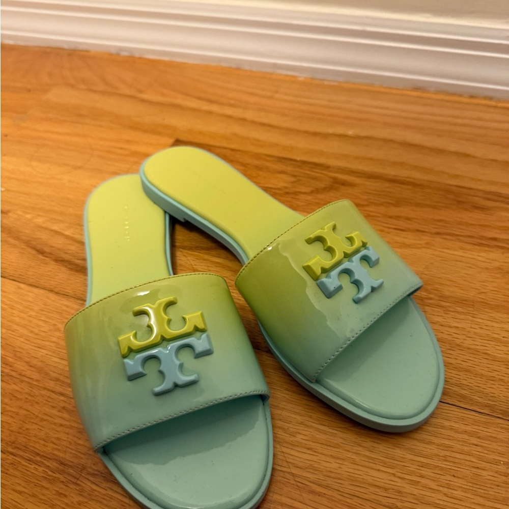 NIB Tory Burch Everly Slide Flat Soft Patent Leather Celeste Ombré W Logo Sz 7
